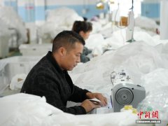 贵州纳雍：轻纺企业生产